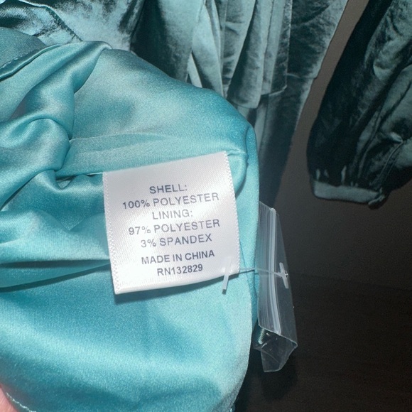 NWT Lovers and Friends Revolve Kayleigh Wrap Satin Mini Green Dress Size M - Picture 7 of 7